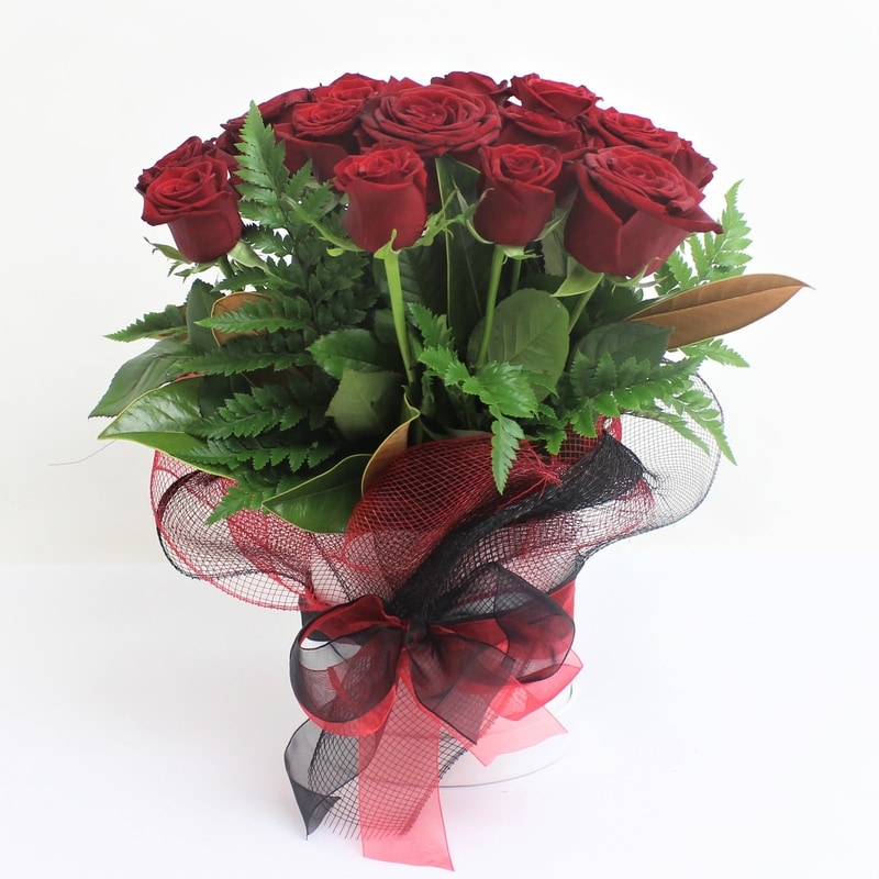 Red Roses Bunch With Leaves - Jungle.lk
